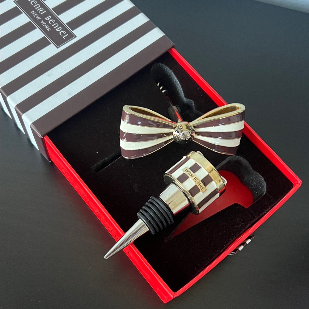 NIB Henri Bendel Toast of the Town Wine Set